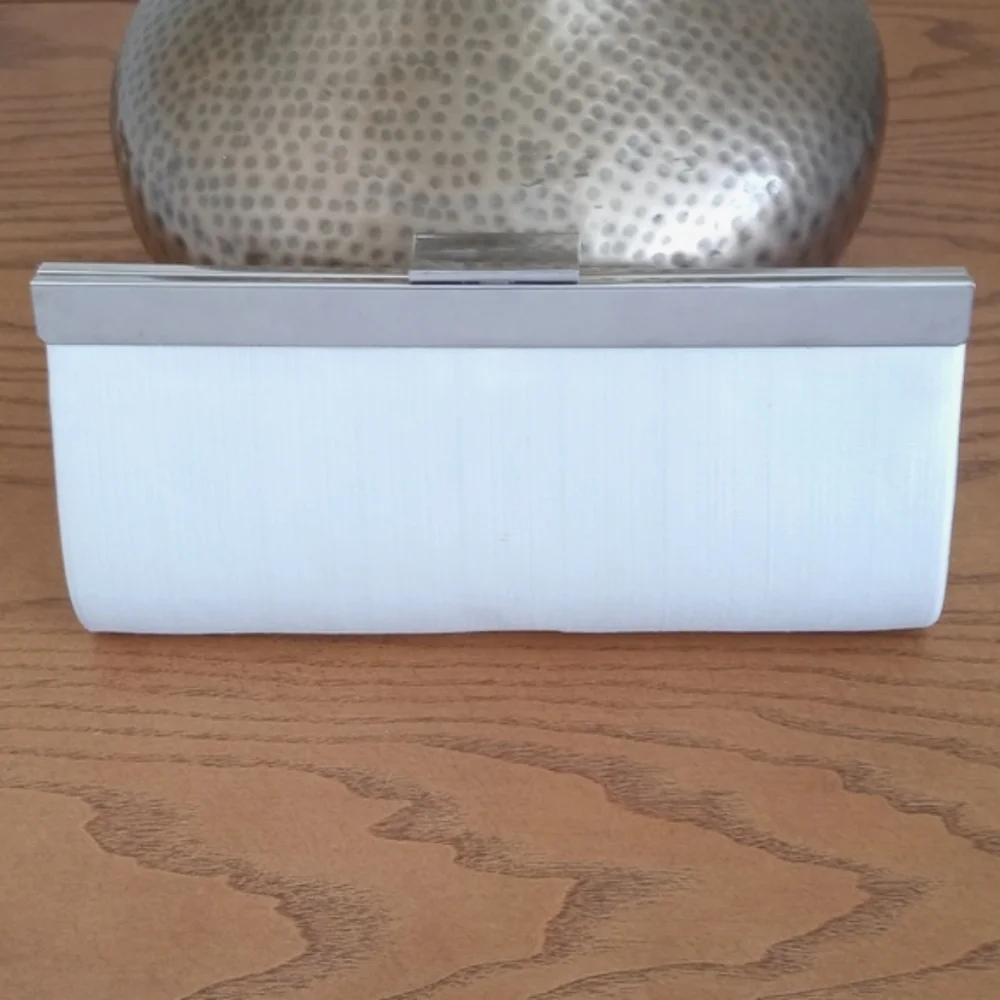Vintage Art Deco Style White Satin Criss Cross Clutch with Hidden Chain - Picture 4 of 16